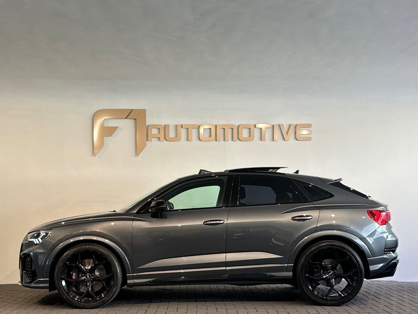 Audi RSQ3 Sportback 2.5 TFSI Quattro Pano|B&O|Keyless|Sfeer