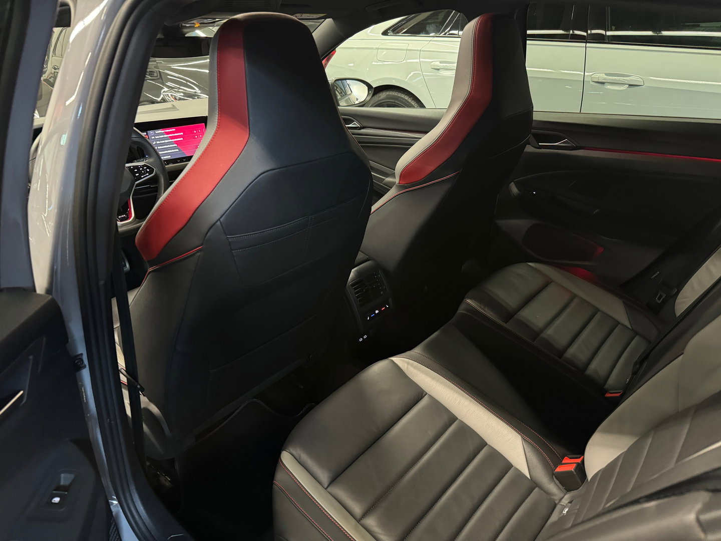 Volkswagen Golf 2.0 TSI GTI Pano|H/K|HuD|Memory|MILLTEK|VOL