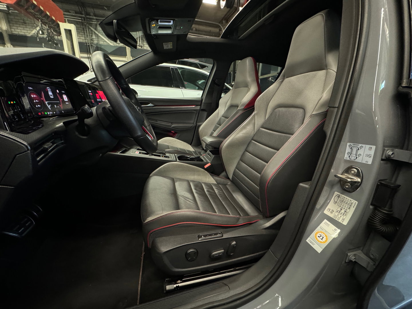 Volkswagen Golf 2.0 TSI GTI Pano|H/K|HuD|Memory|MILLTEK|VOL