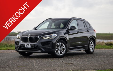 BMW X1 xDrive25e Executive CAMERA / CARPLAY / AUTOMAAT / LEDER / LED / CRUISE CONTROLE / STOELVERWARMING
