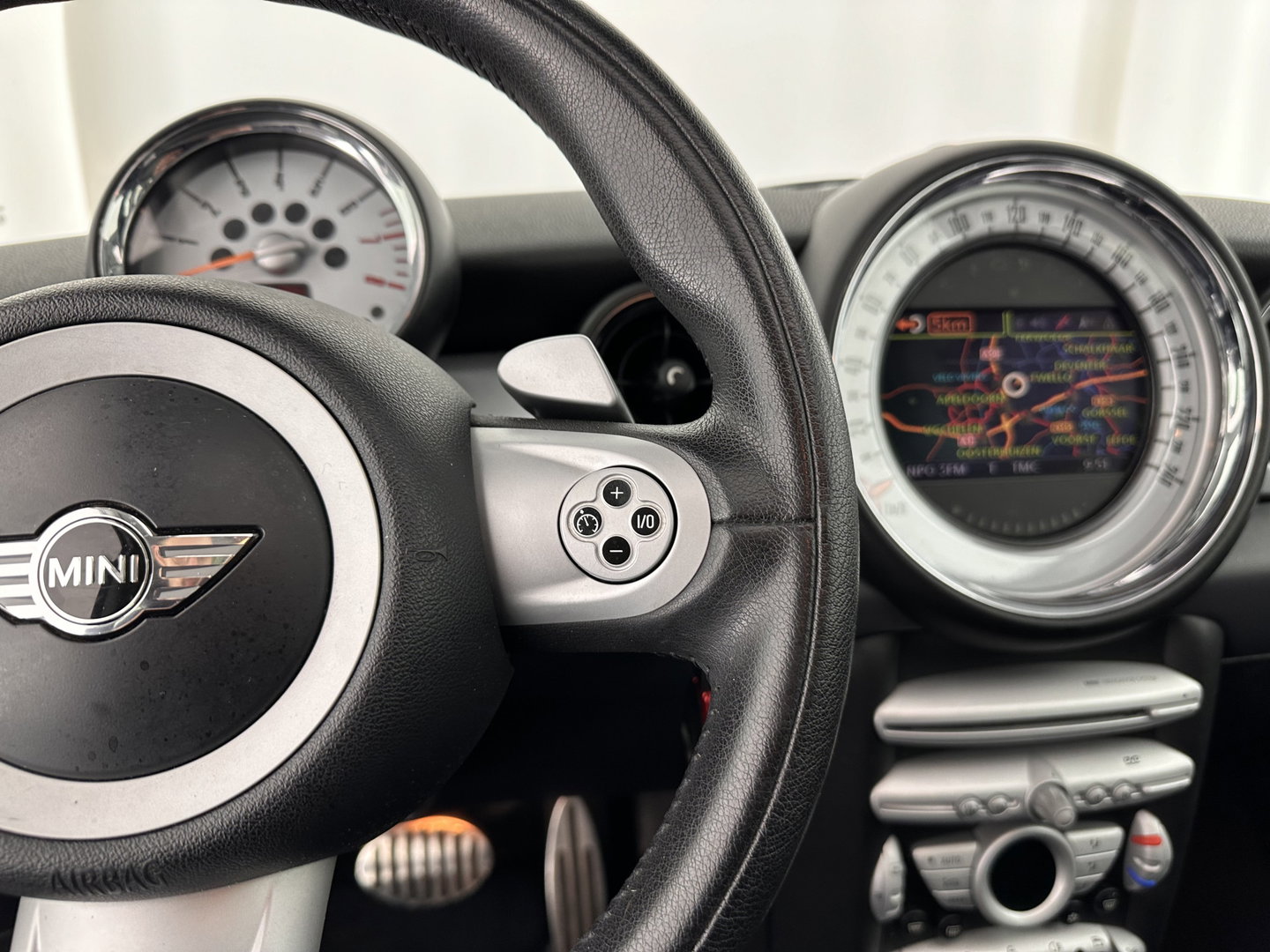 MINI Mini 1.6 Cooper S Chili-Pack ! STORING OLIEDRUK-OILPRESSURE FAULT ! Aut. *PANO | FULL-LEATHER | BI-XENON | SPORT-SEATS | NAVI-FULLMAP | ECC | HEATED-SEATS | SHIFT-PADDLES | PDC | CRUISE | 17''ALU*