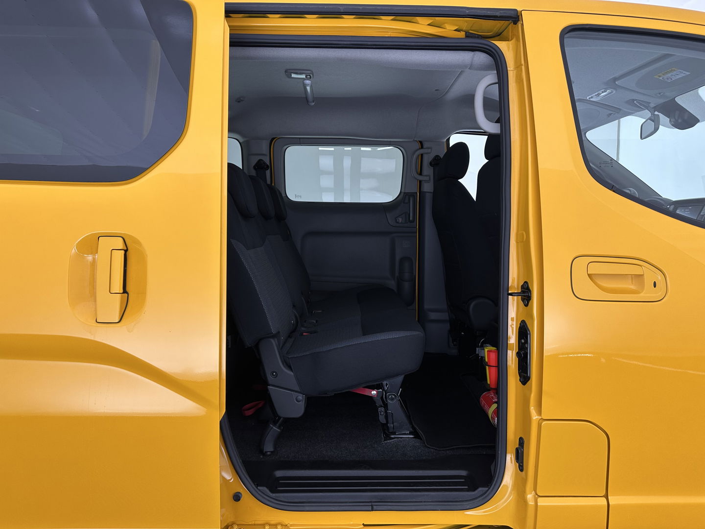 Nissan e-NV200 Evalia 40 kWh Connect Edition [ 7-Pers. ] {SOH-95%} (INCL.BTW) *NAVI-FULLMAP | CAMERA | HEATED-COMFORTSEATS | DAB | PRIVACY-GLASS | ECC | CRUISE | 15''ALU*