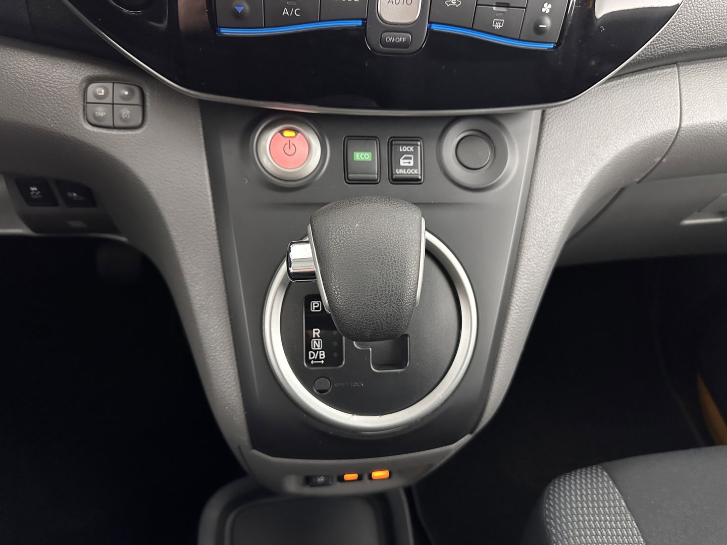 Nissan e-NV200 Evalia 40 kWh Connect Edition [ 7-Pers. ] {SOH-95%} (INCL.BTW) *NAVI-FULLMAP | CAMERA | HEATED-COMFORTSEATS | DAB | PRIVACY-GLASS | ECC | CRUISE | 15''ALU*