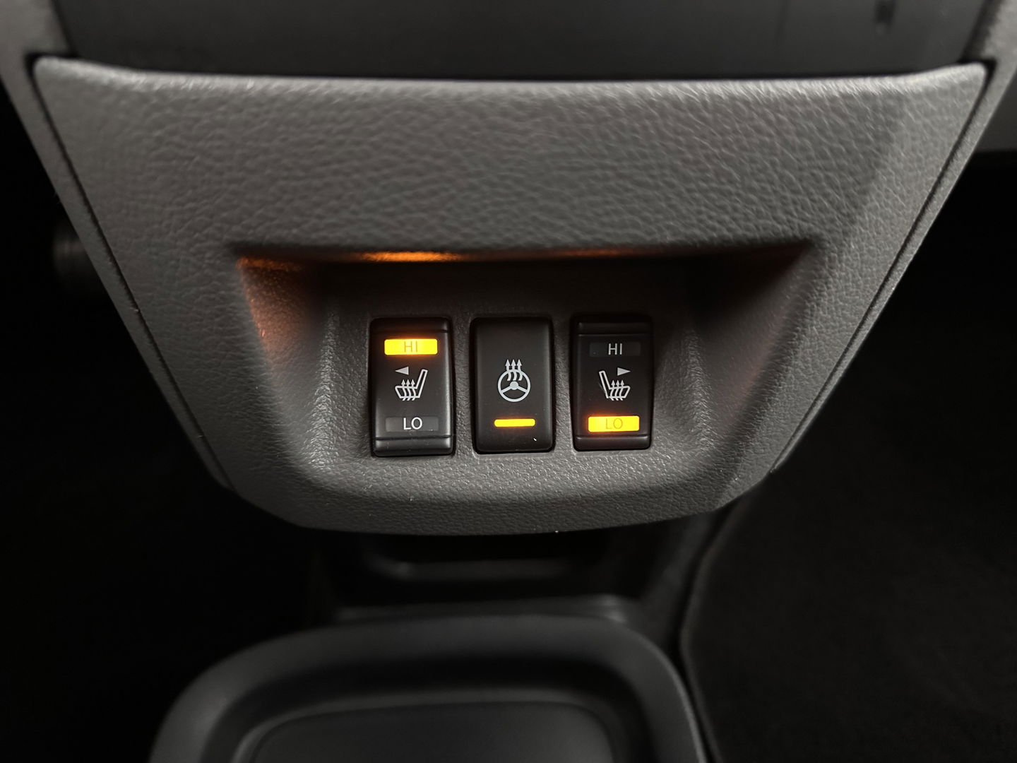 Nissan e-NV200 Evalia 40 kWh Connect Edition [ 7-Pers. ] {SOH-95%} (INCL.BTW) *NAVI-FULLMAP | CAMERA | HEATED-COMFORTSEATS | DAB | PRIVACY-GLASS | ECC | CRUISE | 15''ALU*