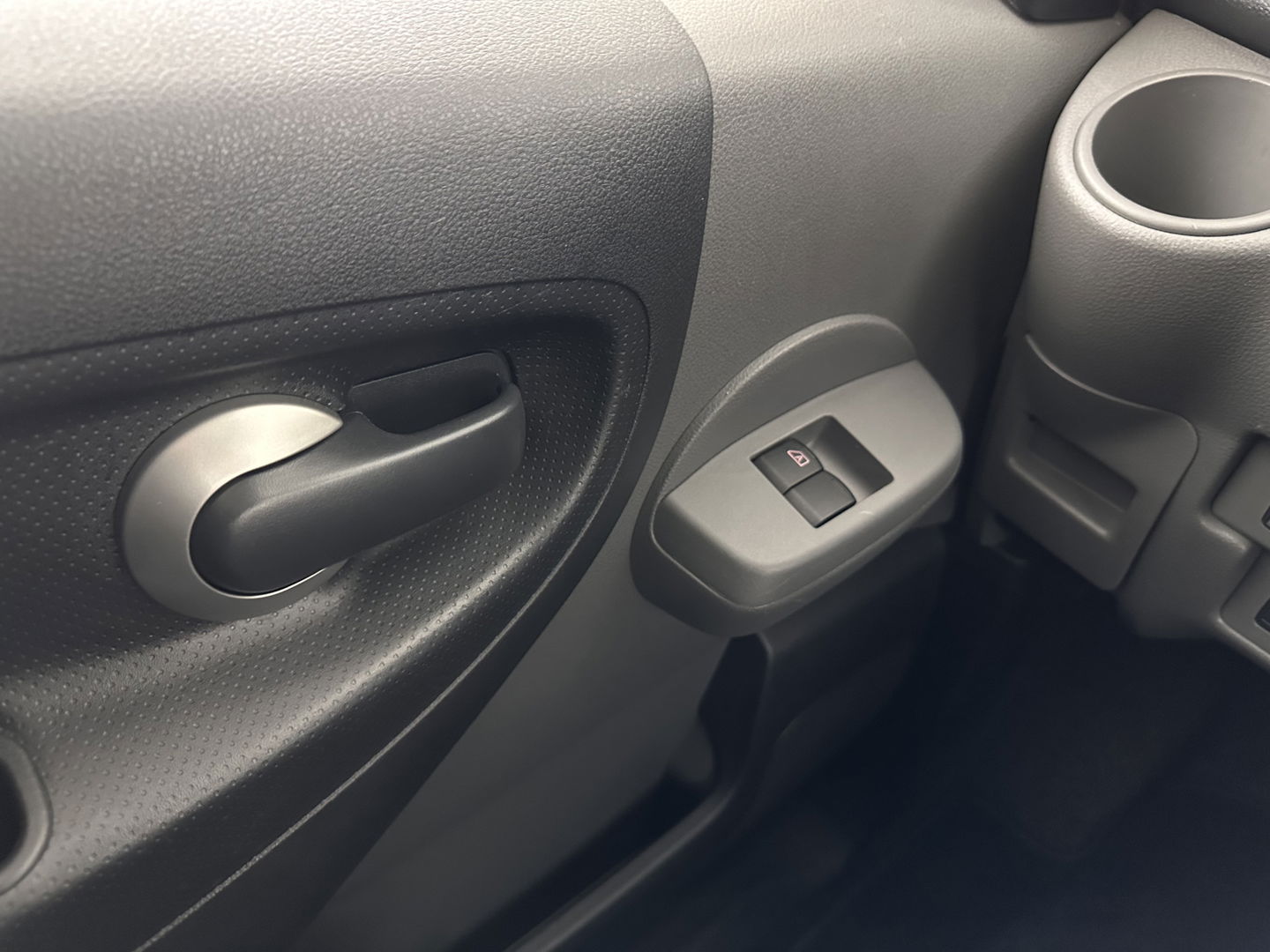 Nissan e-NV200 Evalia 40 kWh Connect Edition [ 7-Pers. ] {SOH-95%} (INCL.BTW) *NAVI-FULLMAP | CAMERA | HEATED-COMFORTSEATS | DAB | PRIVACY-GLASS | ECC | CRUISE | 15''ALU*