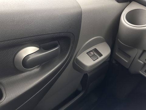 Nissan e-NV200 Evalia 40 kWh Connect Edition [ 7-Pers. ] {SOH-95%} (INCL.BTW) *NAVI-FULLMAP | CAMERA | HEATED-COMFORTSEATS | DAB | PRIVACY-GLASS | ECC | CRUISE | 15''ALU*