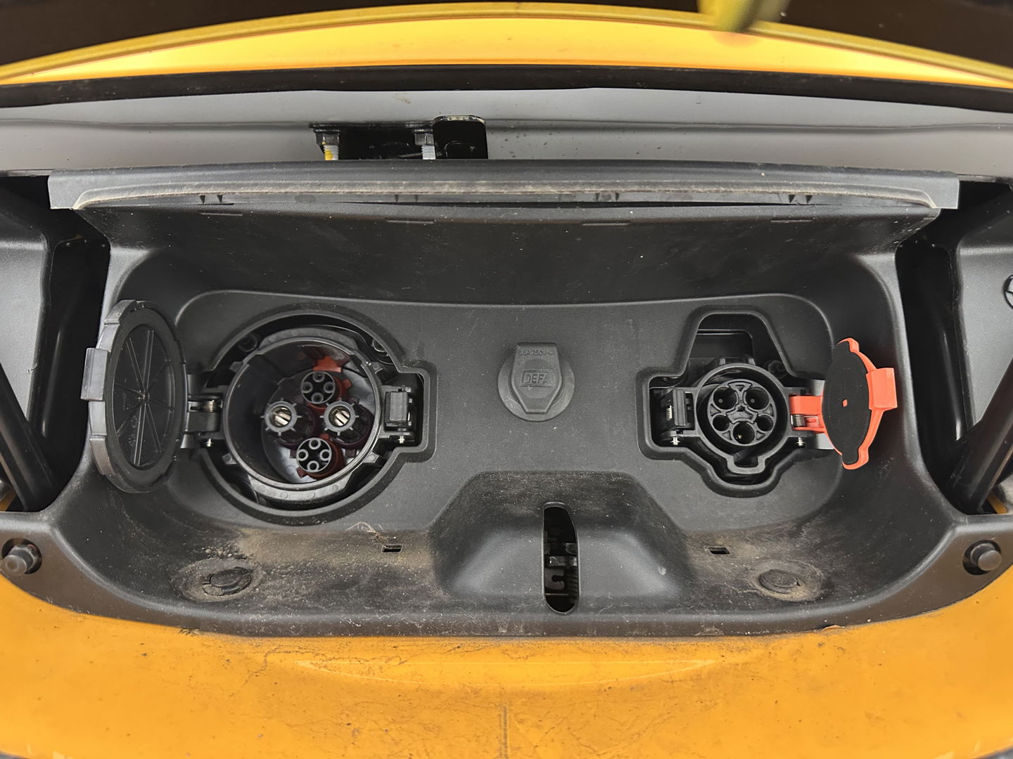 Nissan e-NV200 Evalia 40 kWh Connect Edition [ 7-Pers. ] {SOH-95%} (INCL.BTW) *NAVI-FULLMAP | CAMERA | HEATED-COMFORTSEATS | DAB | PRIVACY-GLASS | ECC | CRUISE | 15''ALU*