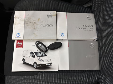 Nissan e-NV200 Evalia 40 kWh Connect Edition [ 7-Pers. ] {SOH-95%} (INCL.BTW) *NAVI-FULLMAP | CAMERA | HEATED-COMFORTSEATS | DAB | PRIVACY-GLASS | ECC | CRUISE | 15''ALU*