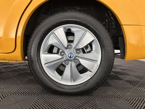 Nissan e-NV200 Evalia 40 kWh Connect Edition [ 7-Pers. ] {SOH-95%} (INCL.BTW) *NAVI-FULLMAP | CAMERA | HEATED-COMFORTSEATS | DAB | PRIVACY-GLASS | ECC | CRUISE | 15''ALU*