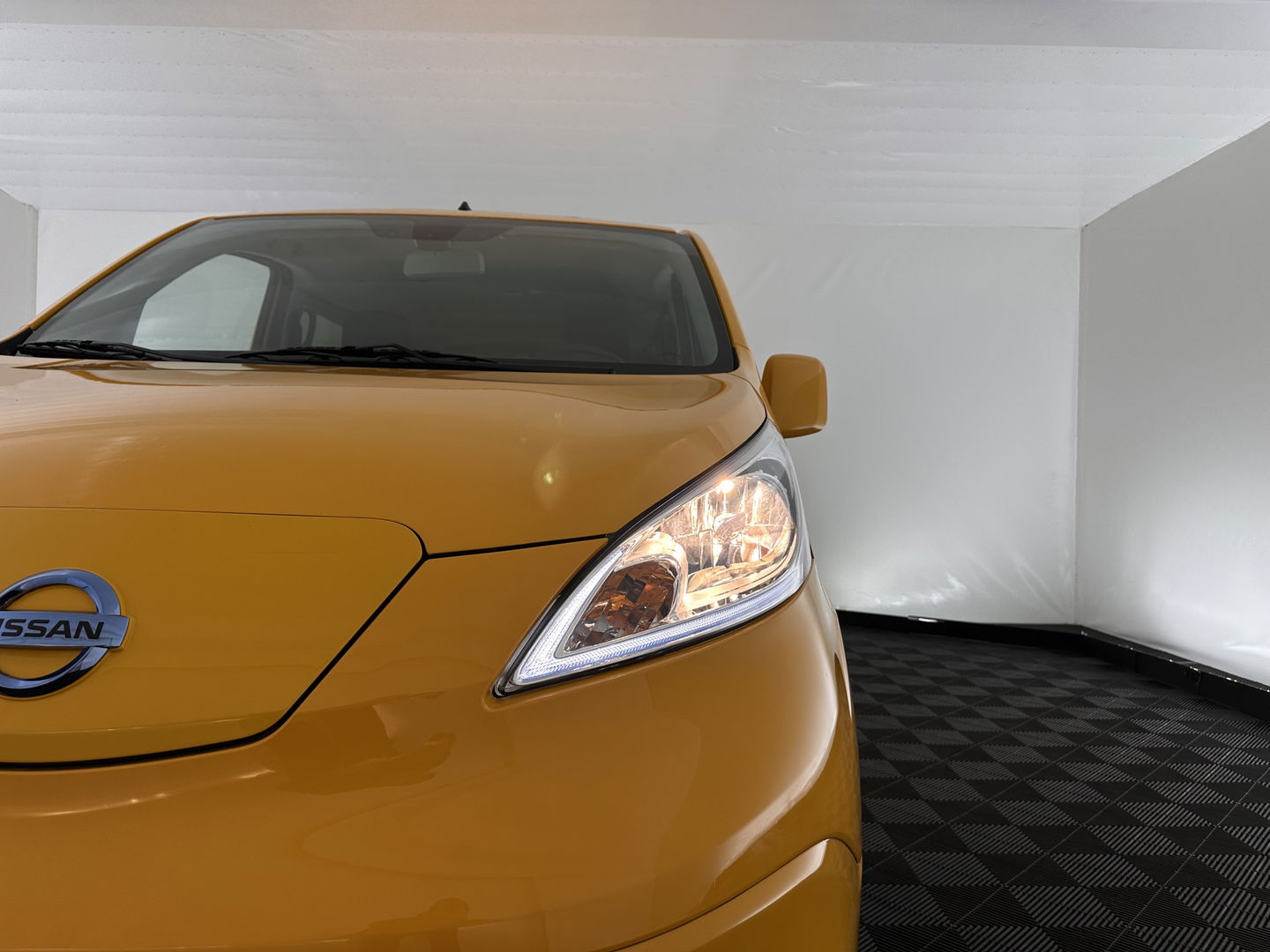 Nissan e-NV200 Evalia 40 kWh Connect Edition [ 7-Pers. ] {SOH-95%} (INCL.BTW) *NAVI-FULLMAP | CAMERA | HEATED-COMFORTSEATS | DAB | PRIVACY-GLASS | ECC | CRUISE | 15''ALU*