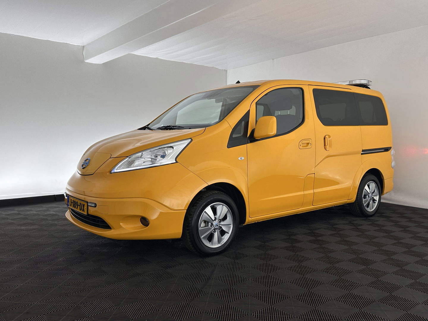 Nissan e-NV200 Evalia 40 kWh Connect Edition [ 7-Pers. ] {SOH-95%} (INCL.BTW) *NAVI-FULLMAP | CAMERA | HEATED-COMFORTSEATS | DAB | PRIVACY-GLASS | ECC | CRUISE | 15''ALU*