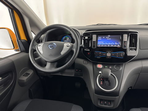 Nissan e-NV200 Evalia 40 kWh Connect Edition [ 7-Pers. ] {SOH-95%} (INCL.BTW) *NAVI-FULLMAP | CAMERA | HEATED-COMFORTSEATS | DAB | PRIVACY-GLASS | ECC | CRUISE | 15''ALU*