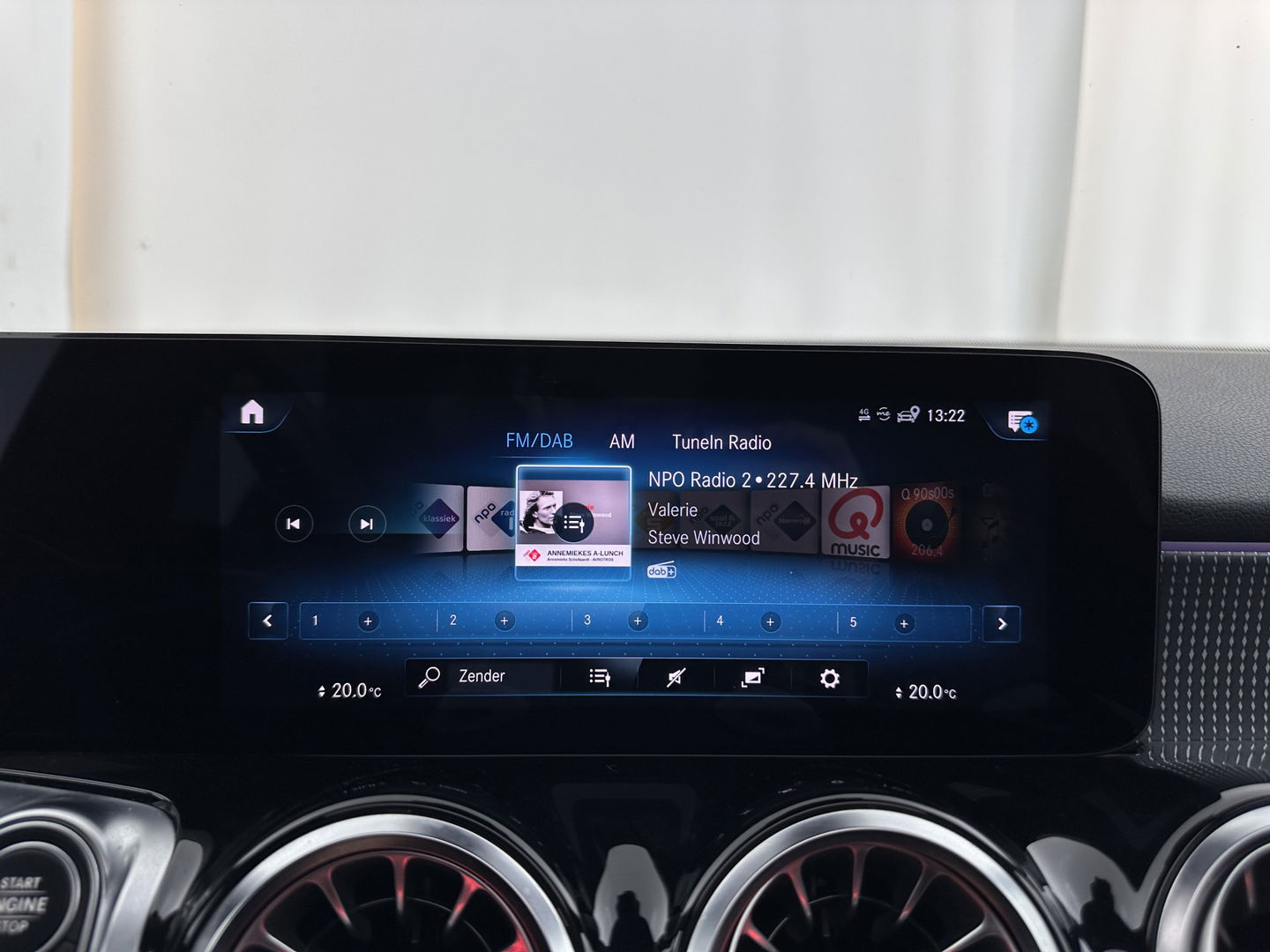 Mercedes-Benz GLB 200 Business Solution Luxury (INCL-BTW) *PANO | LEATHER | FULL-LED | AMBIENTLIGHT | HEATED-SPORTSEATS | WIDESCREEN-DIGICOCKPIT | DAB+ | NAVI-FULLMAP | CAMERA | PRIVACYGLASS | LANE-ASSIST | DYNAMIC-SELECT | 18'