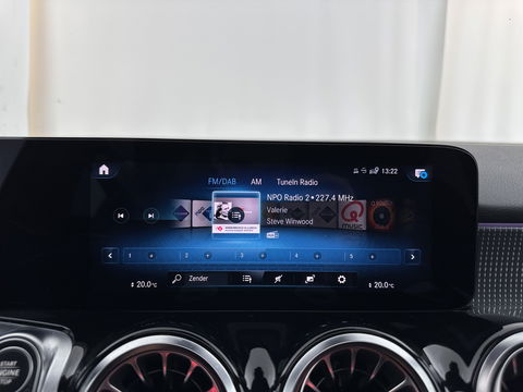 Mercedes-Benz GLB 200 Business Solution Luxury (INCL-BTW) *PANO | LEATHER | FULL-LED | AMBIENTLIGHT | HEATED-SPORTSEATS | WIDESCREEN-DIGICOCKPIT | DAB+ | NAVI-FULLMAP | CAMERA | PRIVACYGLASS | LANE-ASSIST | DYNAMIC-SELECT | 18'