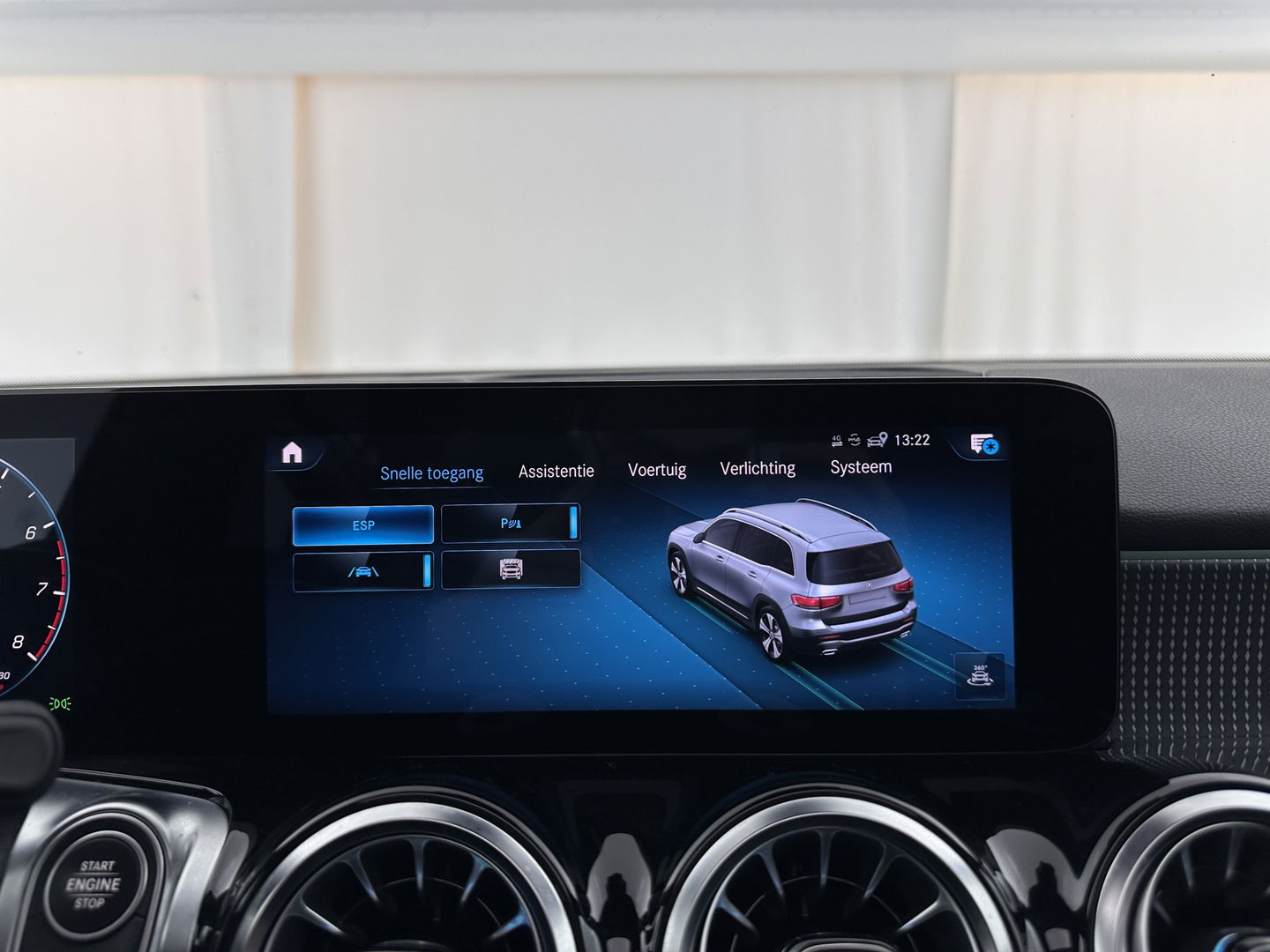 Mercedes-Benz GLB 200 Business Solution Luxury (INCL-BTW) *PANO | LEATHER | FULL-LED | AMBIENTLIGHT | HEATED-SPORTSEATS | WIDESCREEN-DIGICOCKPIT | DAB+ | NAVI-FULLMAP | CAMERA | PRIVACYGLASS | LANE-ASSIST | DYNAMIC-SELECT | 18'