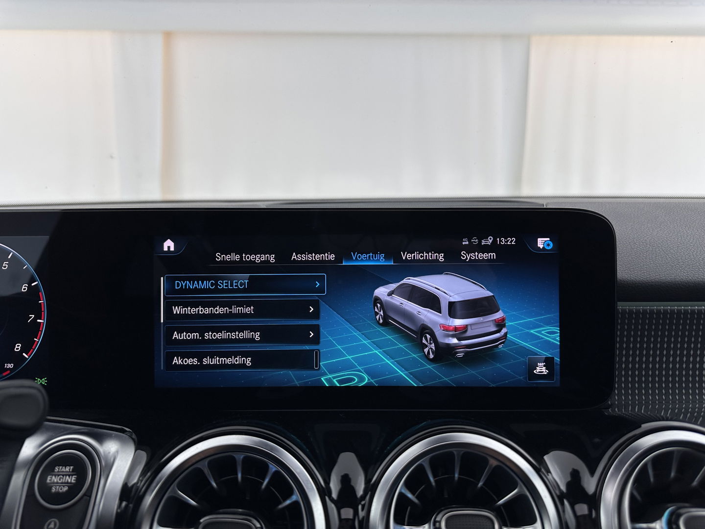 Mercedes-Benz GLB 200 Business Solution Luxury (INCL-BTW) *PANO | LEATHER | FULL-LED | AMBIENTLIGHT | HEATED-SPORTSEATS | WIDESCREEN-DIGICOCKPIT | DAB+ | NAVI-FULLMAP | CAMERA | PRIVACYGLASS | LANE-ASSIST | DYNAMIC-SELECT | 18'