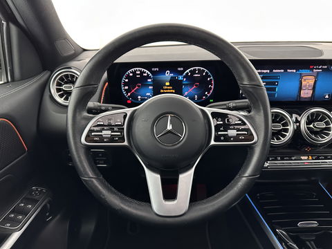 Mercedes-Benz GLB 200 Business Solution Luxury (INCL-BTW) *PANO | LEATHER | FULL-LED | AMBIENTLIGHT | HEATED-SPORTSEATS | WIDESCREEN-DIGICOCKPIT | DAB+ | NAVI-FULLMAP | CAMERA | PRIVACYGLASS | LANE-ASSIST | DYNAMIC-SELECT | 18'