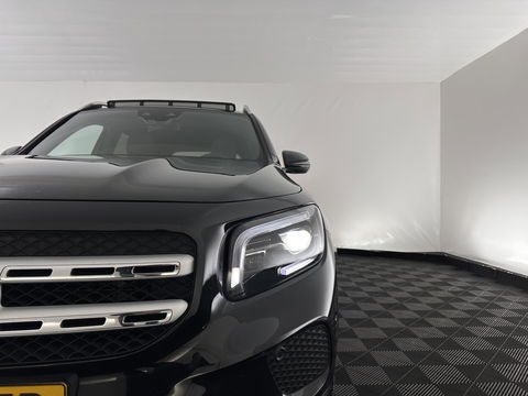 Mercedes-Benz GLB 200 Business Solution Luxury (INCL-BTW) *PANO | LEATHER | FULL-LED | AMBIENTLIGHT | HEATED-SPORTSEATS | WIDESCREEN-DIGICOCKPIT | DAB+ | NAVI-FULLMAP | CAMERA | PRIVACYGLASS | LANE-ASSIST | DYNAMIC-SELECT | 18'
