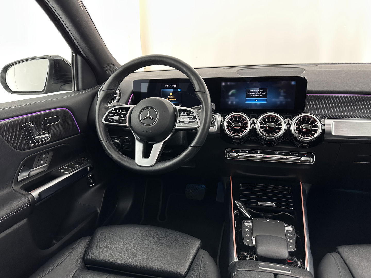 Mercedes-Benz GLB 200 Business Solution Luxury (INCL-BTW) *PANO | LEATHER | FULL-LED | AMBIENTLIGHT | HEATED-SPORTSEATS | WIDESCREEN-DIGICOCKPIT | DAB+ | NAVI-FULLMAP | CAMERA | PRIVACYGLASS | LANE-ASSIST | DYNAMIC-SELECT | 18'