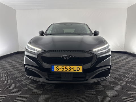 Ford Mustang Mach-E RWD 75 kWh [ 3-Fase-11kW] {SOH-89%} (INCL.BTW) *LEATHER | FULL-LED | DAB | DIGI-COCKPIT | KEYLESS | NAVI-FULLMAP | CARPLAY | HEATED-COMFORTSEATS | TOPVIEW | ADAPTIVE-CRUISE | PRIVACY-GLASS | 18'' ALU*