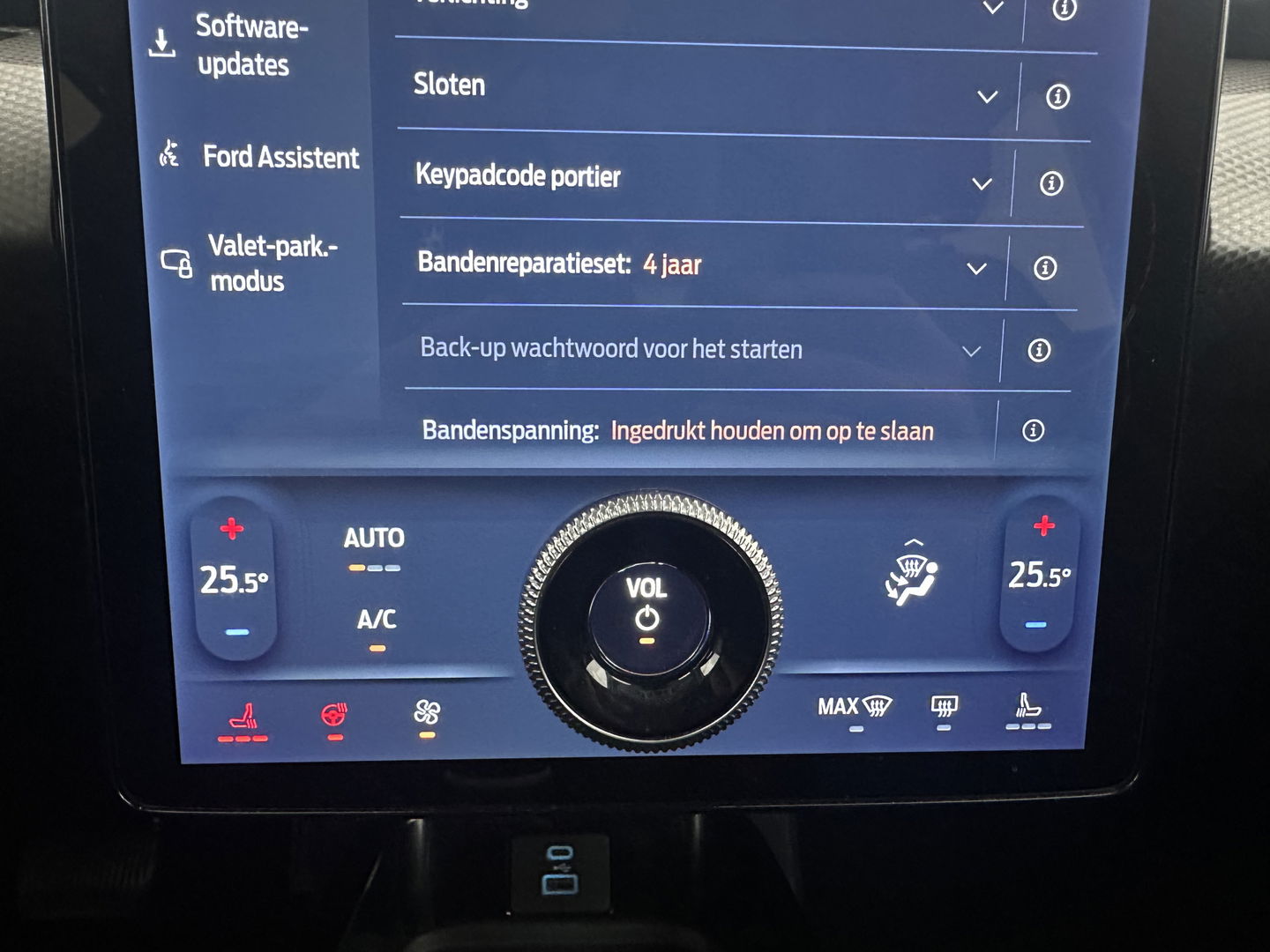 Ford Mustang Mach-E RWD 75 kWh [ 3-Fase-11kW] {SOH-89%} (INCL.BTW) *LEATHER | FULL-LED | DAB | DIGI-COCKPIT | KEYLESS | NAVI-FULLMAP | CARPLAY | HEATED-COMFORTSEATS | TOPVIEW | ADAPTIVE-CRUISE | PRIVACY-GLASS | 18'' ALU*