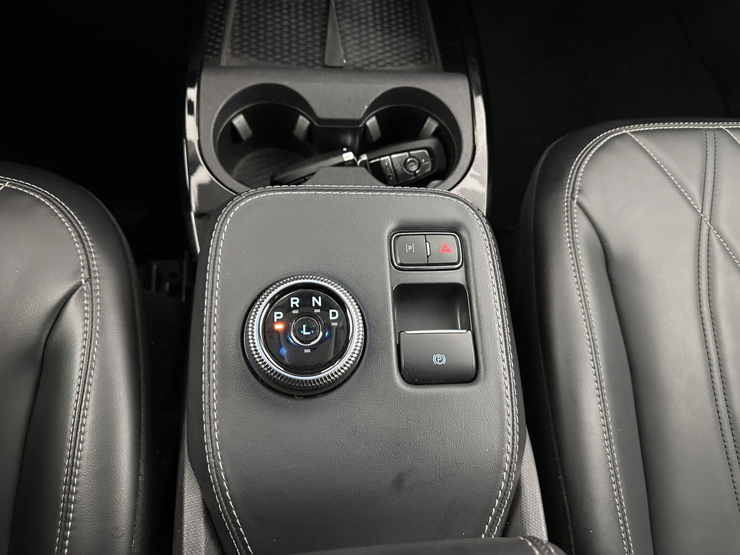 Ford Mustang Mach-E RWD 75 kWh [ 3-Fase-11kW] {SOH-89%} (INCL.BTW) *LEATHER | FULL-LED | DAB | DIGI-COCKPIT | KEYLESS | NAVI-FULLMAP | CARPLAY | HEATED-COMFORTSEATS | TOPVIEW | ADAPTIVE-CRUISE | PRIVACY-GLASS | 18'' ALU*