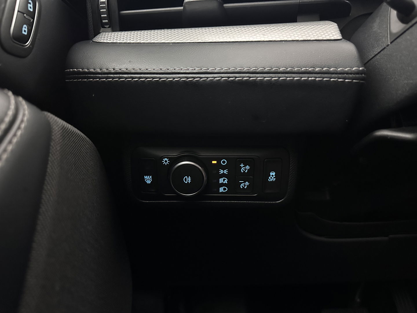 Ford Mustang Mach-E RWD 75 kWh [ 3-Fase-11kW] {SOH-89%} (INCL.BTW) *LEATHER | FULL-LED | DAB | DIGI-COCKPIT | KEYLESS | NAVI-FULLMAP | CARPLAY | HEATED-COMFORTSEATS | TOPVIEW | ADAPTIVE-CRUISE | PRIVACY-GLASS | 18'' ALU*