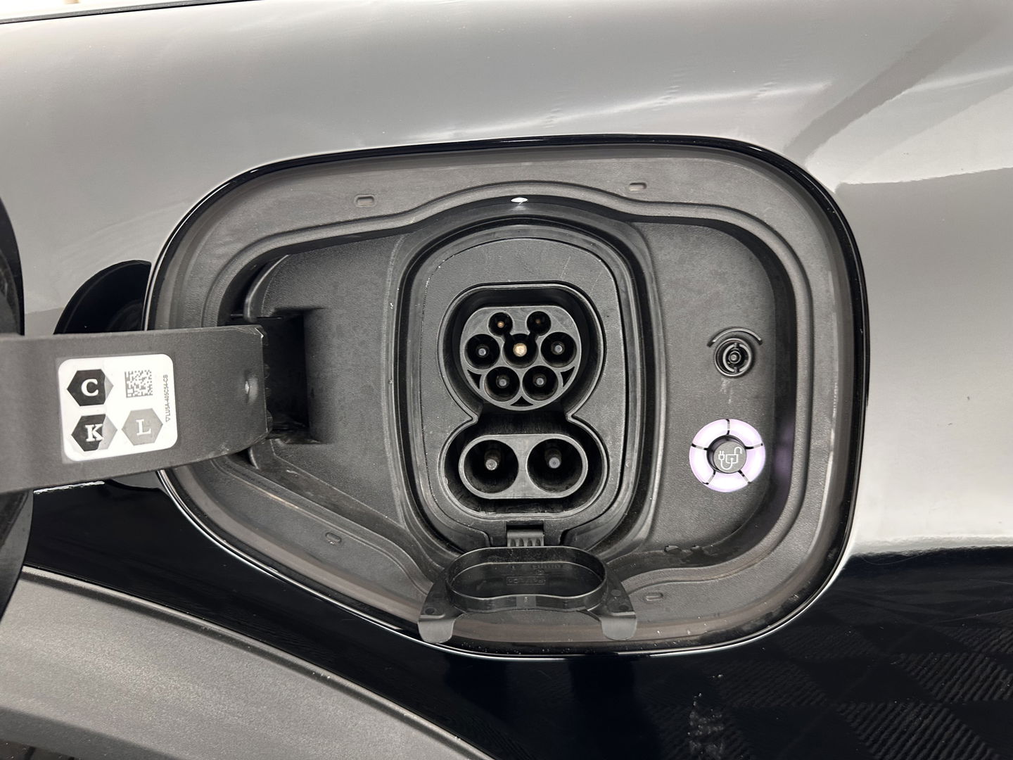 Ford Mustang Mach-E RWD 75 kWh [ 3-Fase-11kW] {SOH-89%} (INCL.BTW) *LEATHER | FULL-LED | DAB | DIGI-COCKPIT | KEYLESS | NAVI-FULLMAP | CARPLAY | HEATED-COMFORTSEATS | TOPVIEW | ADAPTIVE-CRUISE | PRIVACY-GLASS | 18'' ALU*