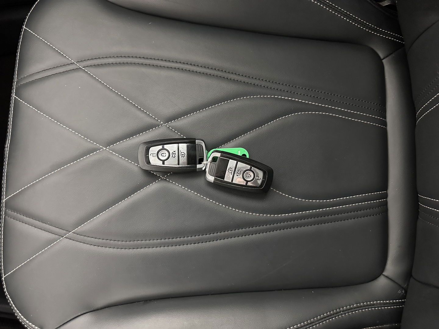 Ford Mustang Mach-E RWD 75 kWh [ 3-Fase-11kW] {SOH-89%} (INCL.BTW) *LEATHER | FULL-LED | DAB | DIGI-COCKPIT | KEYLESS | NAVI-FULLMAP | CARPLAY | HEATED-COMFORTSEATS | TOPVIEW | ADAPTIVE-CRUISE | PRIVACY-GLASS | 18'' ALU*