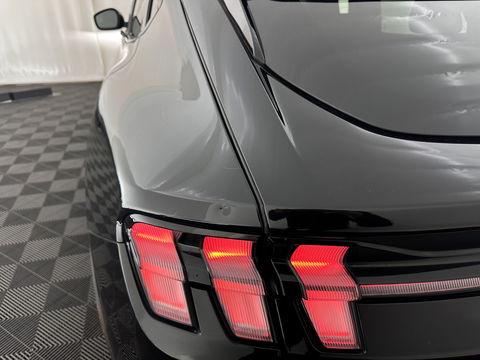 Ford Mustang Mach-E RWD 75 kWh [ 3-Fase-11kW] {SOH-89%} (INCL.BTW) *LEATHER | FULL-LED | DAB | DIGI-COCKPIT | KEYLESS | NAVI-FULLMAP | CARPLAY | HEATED-COMFORTSEATS | TOPVIEW | ADAPTIVE-CRUISE | PRIVACY-GLASS | 18'' ALU*