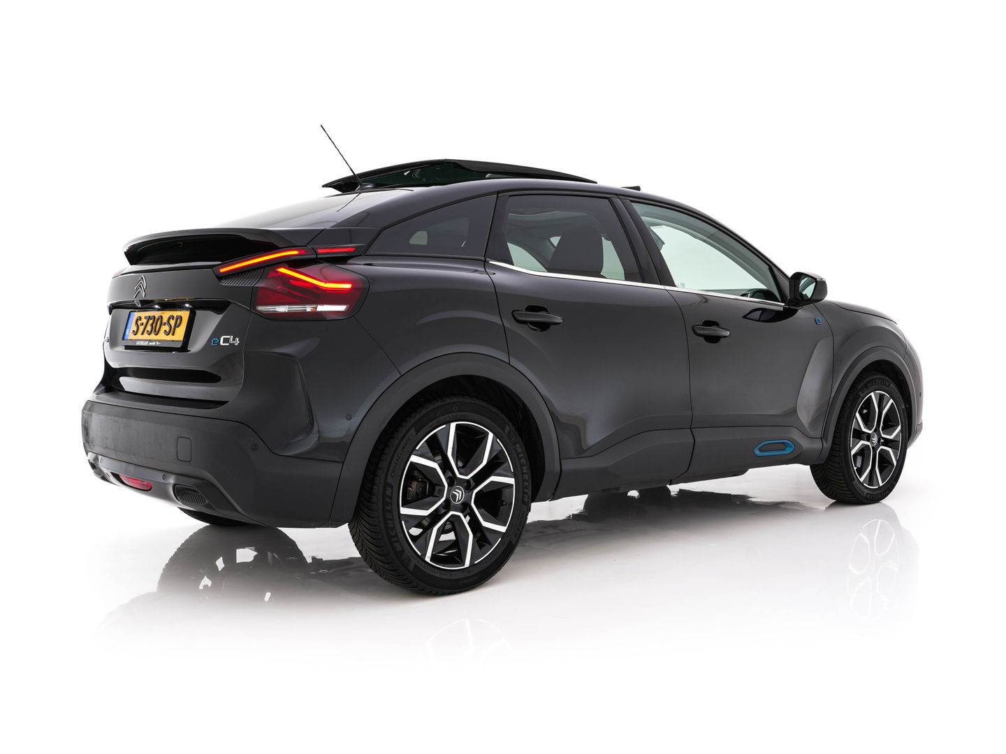 Citroën Ë-C4 Feel 50 kWh [ 3-Fase-11kW ] (INCL-BTW) *PANO | HEAD-UP | LEATHER-FABRIC | FULL-LED | DIGI-COCKPIT | BLINDSPOT | CARPLAY | COMFORT-SEATS | ECC | LANE-ASSIST | KEYLESS | PDC | CRUISE | DAB  | CCS-FASTLOADER | 18''ALU*