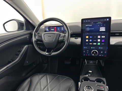 Ford Mustang Mach-E RWD 75 kWh [ 3-Fase-11kW] {SOH-86%} (INCL.BTW) *LEATHER | FULL-LED | DAB | DIGI-COCKPIT | KEYLESS | NAVI-FULLMAP | CARPLAY | HEATED-COMFORTSEATS | TOPVIEW | ADAPTIVE-CRUISE | PRIVACY-GLASS | 18'' ALU*