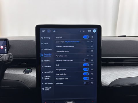 Ford Mustang Mach-E RWD 75 kWh [ 3-Fase-11kW] {SOH-86%} (INCL.BTW) *LEATHER | FULL-LED | DAB | DIGI-COCKPIT | KEYLESS | NAVI-FULLMAP | CARPLAY | HEATED-COMFORTSEATS | TOPVIEW | ADAPTIVE-CRUISE | PRIVACY-GLASS | 18'' ALU*