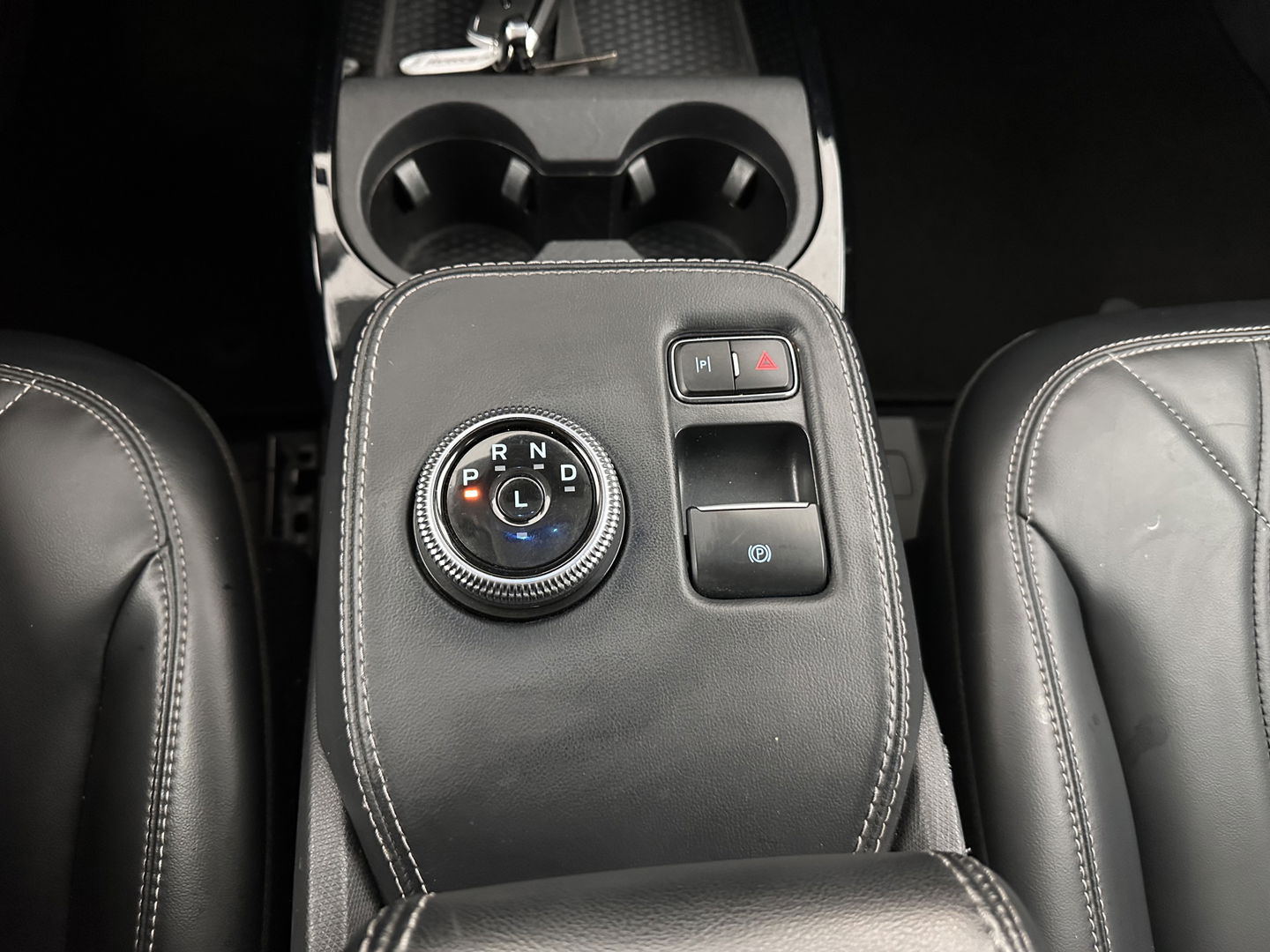 Ford Mustang Mach-E RWD 75 kWh [ 3-Fase-11kW] {SOH-86%} (INCL.BTW) *LEATHER | FULL-LED | DAB | DIGI-COCKPIT | KEYLESS | NAVI-FULLMAP | CARPLAY | HEATED-COMFORTSEATS | TOPVIEW | ADAPTIVE-CRUISE | PRIVACY-GLASS | 18'' ALU*