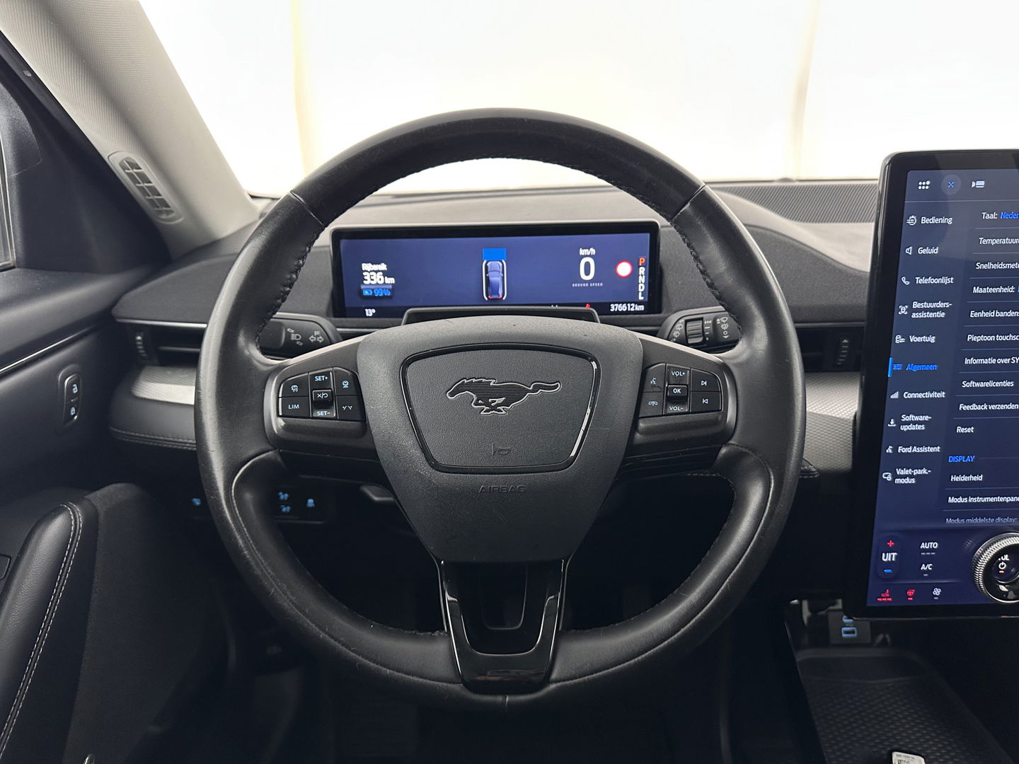 Ford Mustang Mach-E RWD 75 kWh [ 3-Fase-11kW] {SOH-86%} (INCL.BTW) *LEATHER | FULL-LED | DAB | DIGI-COCKPIT | KEYLESS | NAVI-FULLMAP | CARPLAY | HEATED-COMFORTSEATS | TOPVIEW | ADAPTIVE-CRUISE | PRIVACY-GLASS | 18'' ALU*