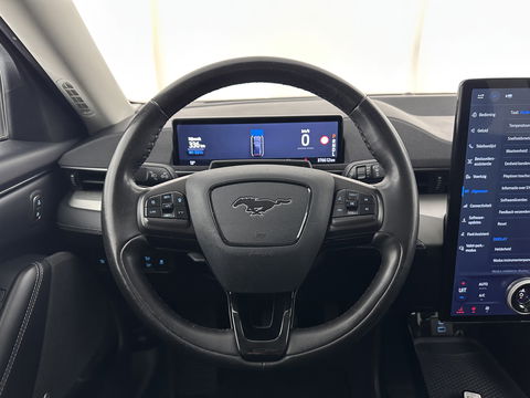 Ford Mustang Mach-E RWD 75 kWh [ 3-Fase-11kW] {SOH-86%} (INCL.BTW) *LEATHER | FULL-LED | DAB | DIGI-COCKPIT | KEYLESS | NAVI-FULLMAP | CARPLAY | HEATED-COMFORTSEATS | TOPVIEW | ADAPTIVE-CRUISE | PRIVACY-GLASS | 18'' ALU*