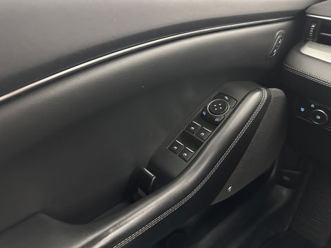 Ford Mustang Mach-E RWD 75 kWh [ 3-Fase-11kW] {SOH-86%} (INCL.BTW) *LEATHER | FULL-LED | DAB | DIGI-COCKPIT | KEYLESS | NAVI-FULLMAP | CARPLAY | HEATED-COMFORTSEATS | TOPVIEW | ADAPTIVE-CRUISE | PRIVACY-GLASS | 18'' ALU*