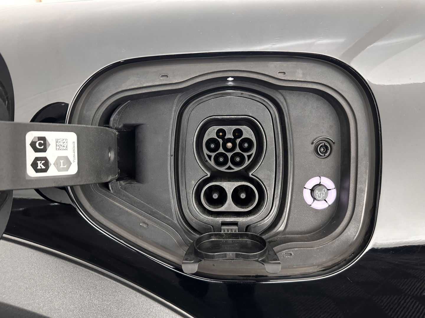 Ford Mustang Mach-E RWD 75 kWh [ 3-Fase-11kW] {SOH-86%} (INCL.BTW) *LEATHER | FULL-LED | DAB | DIGI-COCKPIT | KEYLESS | NAVI-FULLMAP | CARPLAY | HEATED-COMFORTSEATS | TOPVIEW | ADAPTIVE-CRUISE | PRIVACY-GLASS | 18'' ALU*