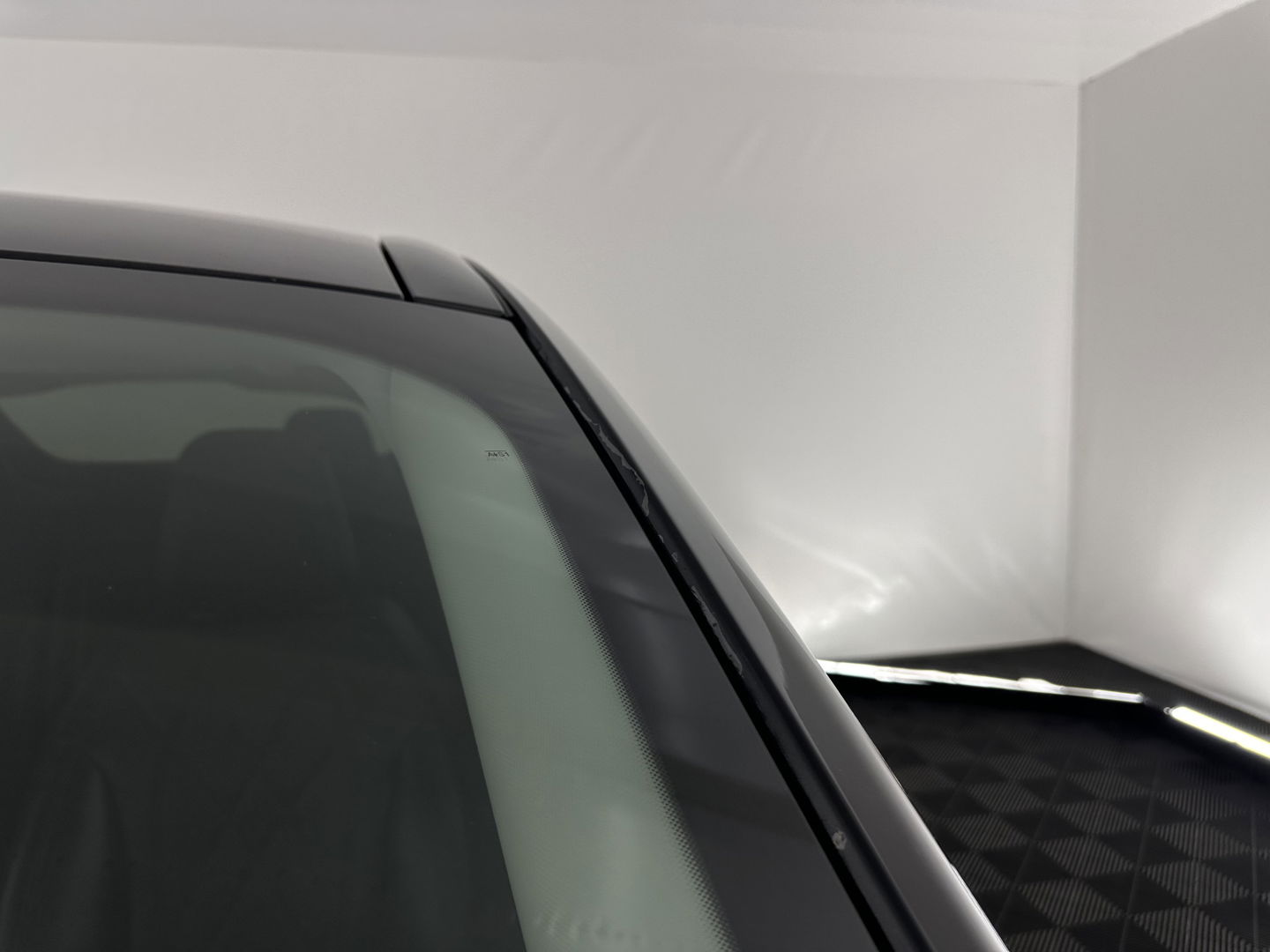 Ford Mustang Mach-E RWD 75 kWh [ 3-Fase-11kW] {SOH-86%} (INCL.BTW) *LEATHER | FULL-LED | DAB | DIGI-COCKPIT | KEYLESS | NAVI-FULLMAP | CARPLAY | HEATED-COMFORTSEATS | TOPVIEW | ADAPTIVE-CRUISE | PRIVACY-GLASS | 18'' ALU*