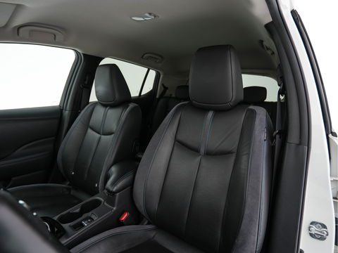 Nissan Leaf Tekna 40 kWh *LUXURY-LEATHER | FULL-LED | KEYLESS | NAVI-FULLMAP | BLIND-SPOT | BOSE-SOUND | DAB+ | HEATED-COMFORTSEATS | DIGI-COCKPIT | PRIVACY-GLASS | TOPVIEW-CAMERA | 17"ALU*