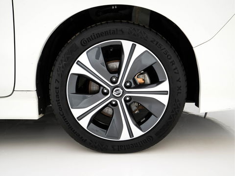 Nissan Leaf Tekna 40 kWh *LUXURY-LEATHER | FULL-LED | KEYLESS | NAVI-FULLMAP | BLIND-SPOT | BOSE-SOUND | DAB+ | HEATED-COMFORTSEATS | DIGI-COCKPIT | PRIVACY-GLASS | TOPVIEW-CAMERA | 17"ALU*