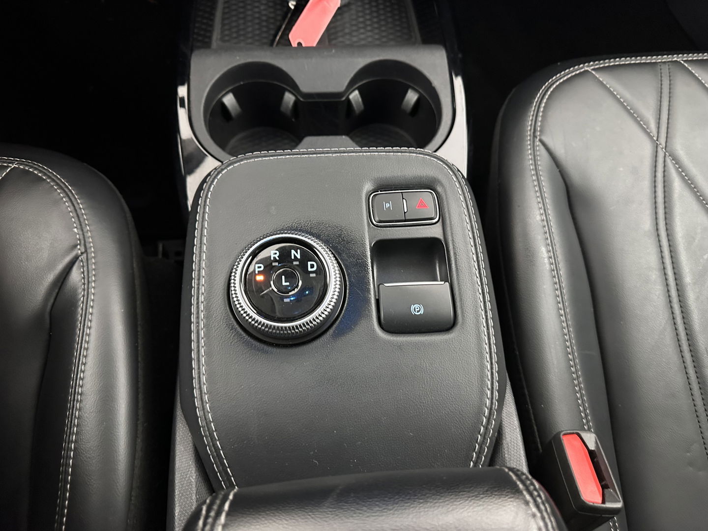 Ford Mustang Mach-E RWD 75 kWh [ 3-Fase ] {SOH-87%] (INCL.BTW) *LEATHER | FULL-LED | DAB | DIGI-COCKPIT | KEYLESS | NAVI-FULLMAP | CARPLAY | HEATED-COMFORTSEATS | TOPVIEW | ADAPTIVE-CRUISE | PRIVACY-GLASS | 18'' ALU*