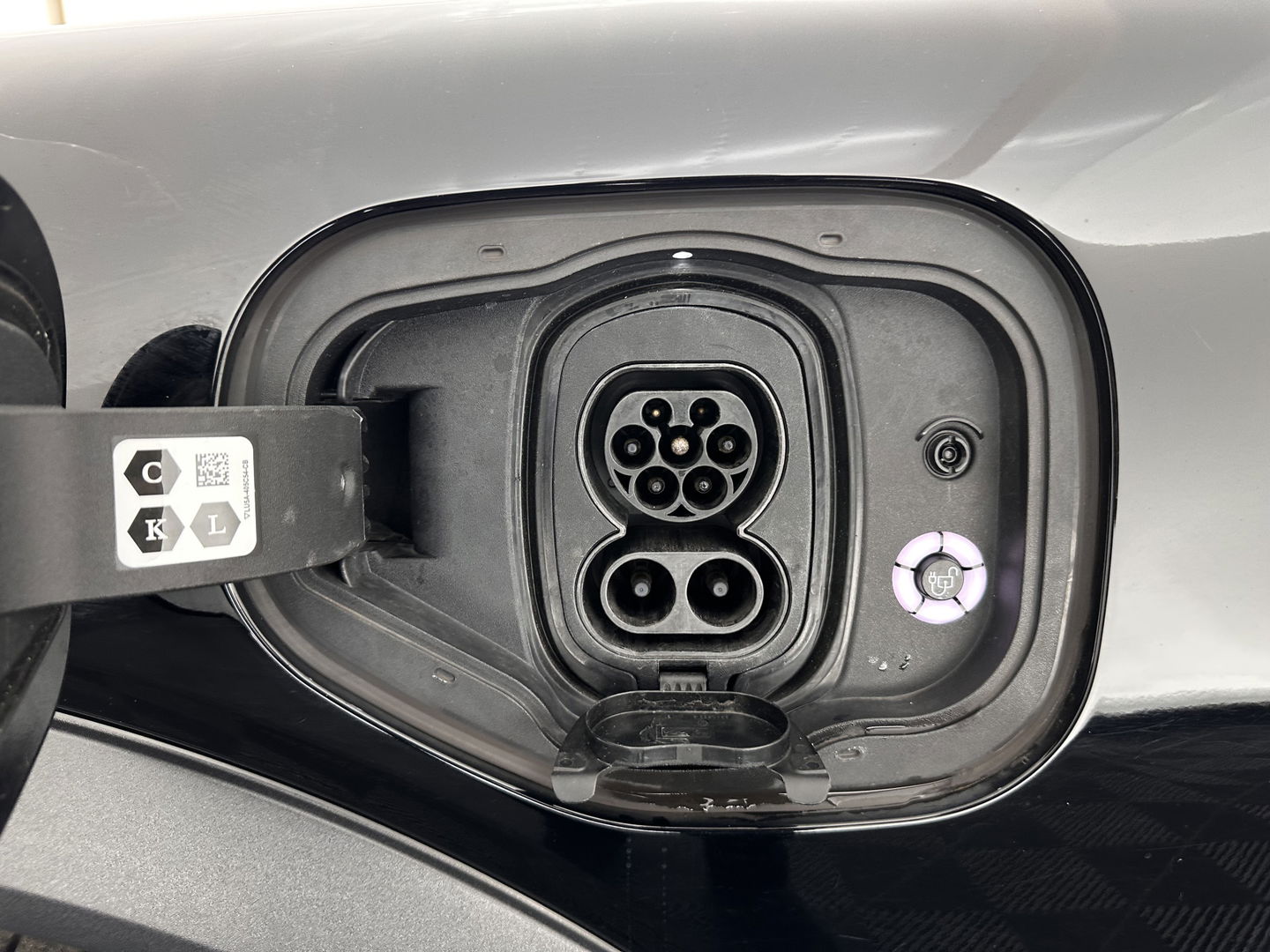 Ford Mustang Mach-E RWD 75 kWh [ 3-Fase ] {SOH-87%] (INCL.BTW) *LEATHER | FULL-LED | DAB | DIGI-COCKPIT | KEYLESS | NAVI-FULLMAP | CARPLAY | HEATED-COMFORTSEATS | TOPVIEW | ADAPTIVE-CRUISE | PRIVACY-GLASS | 18'' ALU*