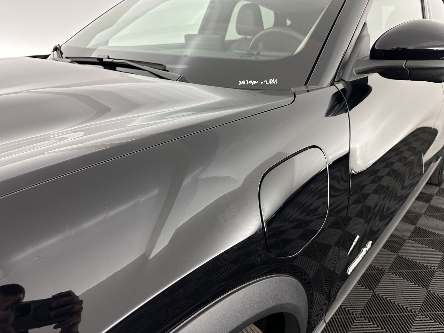 Ford Mustang Mach-E RWD 75 kWh [ 3-Fase ] {SOH-87%] (INCL.BTW) *LEATHER | FULL-LED | DAB | DIGI-COCKPIT | KEYLESS | NAVI-FULLMAP | CARPLAY | HEATED-COMFORTSEATS | TOPVIEW | ADAPTIVE-CRUISE | PRIVACY-GLASS | 18'' ALU*