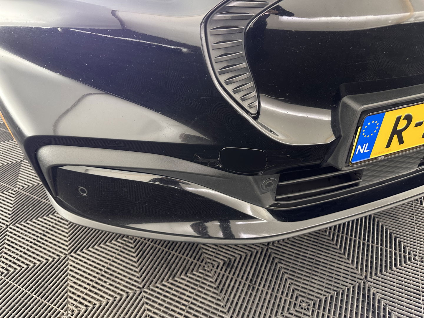 Ford Mustang Mach-E RWD 75 kWh [ 3-Fase ] {SOH-87%] (INCL.BTW) *LEATHER | FULL-LED | DAB | DIGI-COCKPIT | KEYLESS | NAVI-FULLMAP | CARPLAY | HEATED-COMFORTSEATS | TOPVIEW | ADAPTIVE-CRUISE | PRIVACY-GLASS | 18'' ALU*