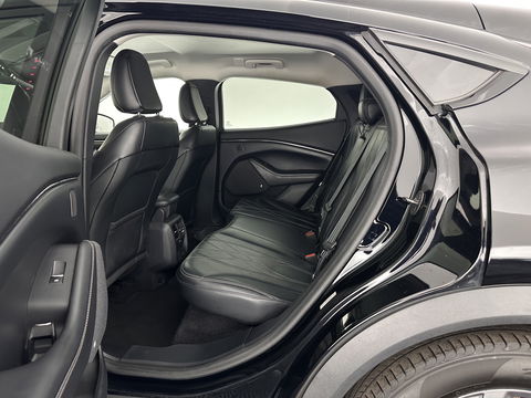 Ford Mustang Mach-E RWD 75 kWh [ 3-Fase ] {SOH-87%] (INCL.BTW) *LEATHER | FULL-LED | DAB | DIGI-COCKPIT | KEYLESS | NAVI-FULLMAP | CARPLAY | HEATED-COMFORTSEATS | TOPVIEW | ADAPTIVE-CRUISE | PRIVACY-GLASS | 18'' ALU*