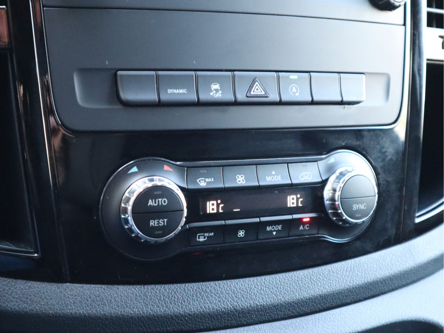 Mercedes-Benz Vito 114 CDI Euro 6 Automaat - Lang L2 - DC 5 Pers. - LED - Navi