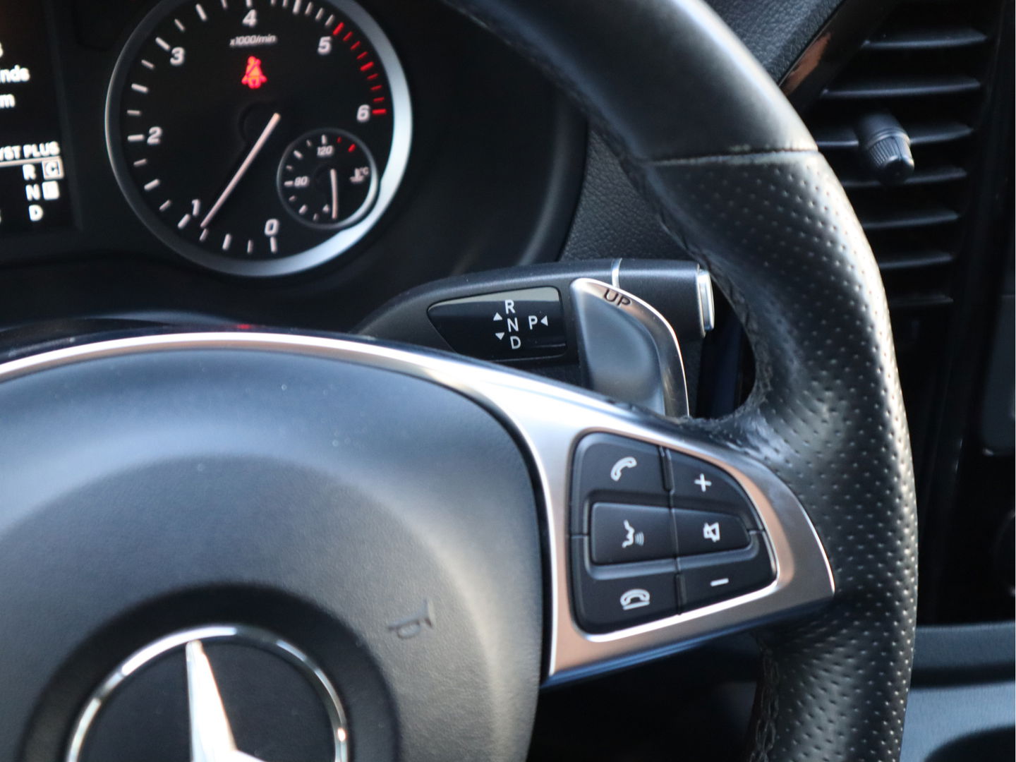 Mercedes-Benz Vito 114 CDI Euro 6 Automaat - Lang L2 - DC 5 Pers. - LED - Navi