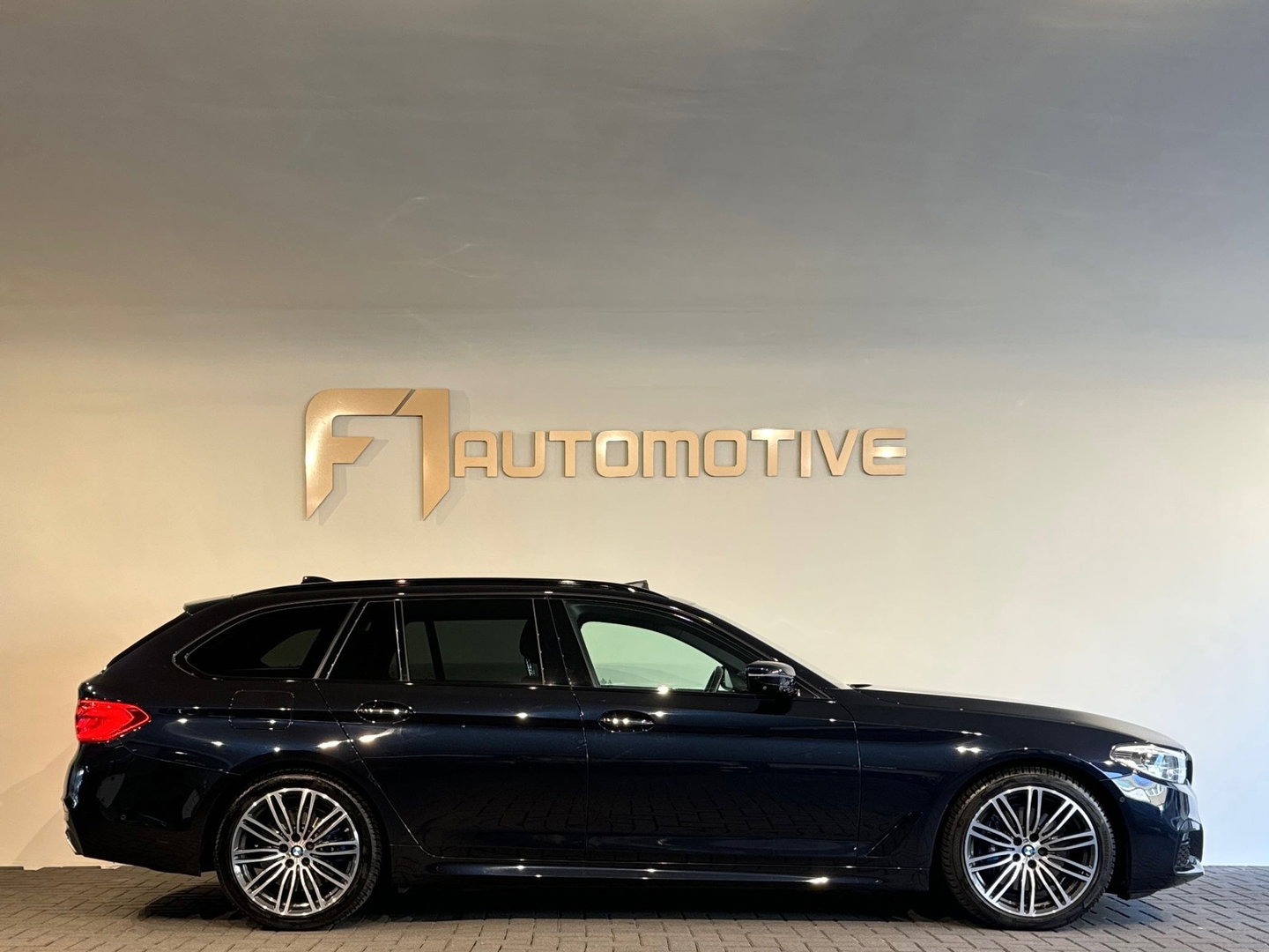 BMW 5 Serie Touring 530i xDrive M Sport High Ex Pano|Sfeer