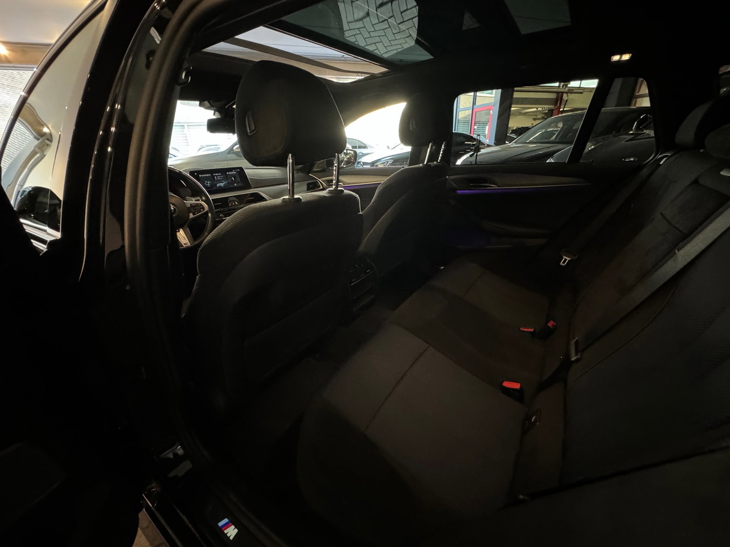 BMW 5 Serie Touring 530i xDrive M Sport High Ex Pano|Sfeer